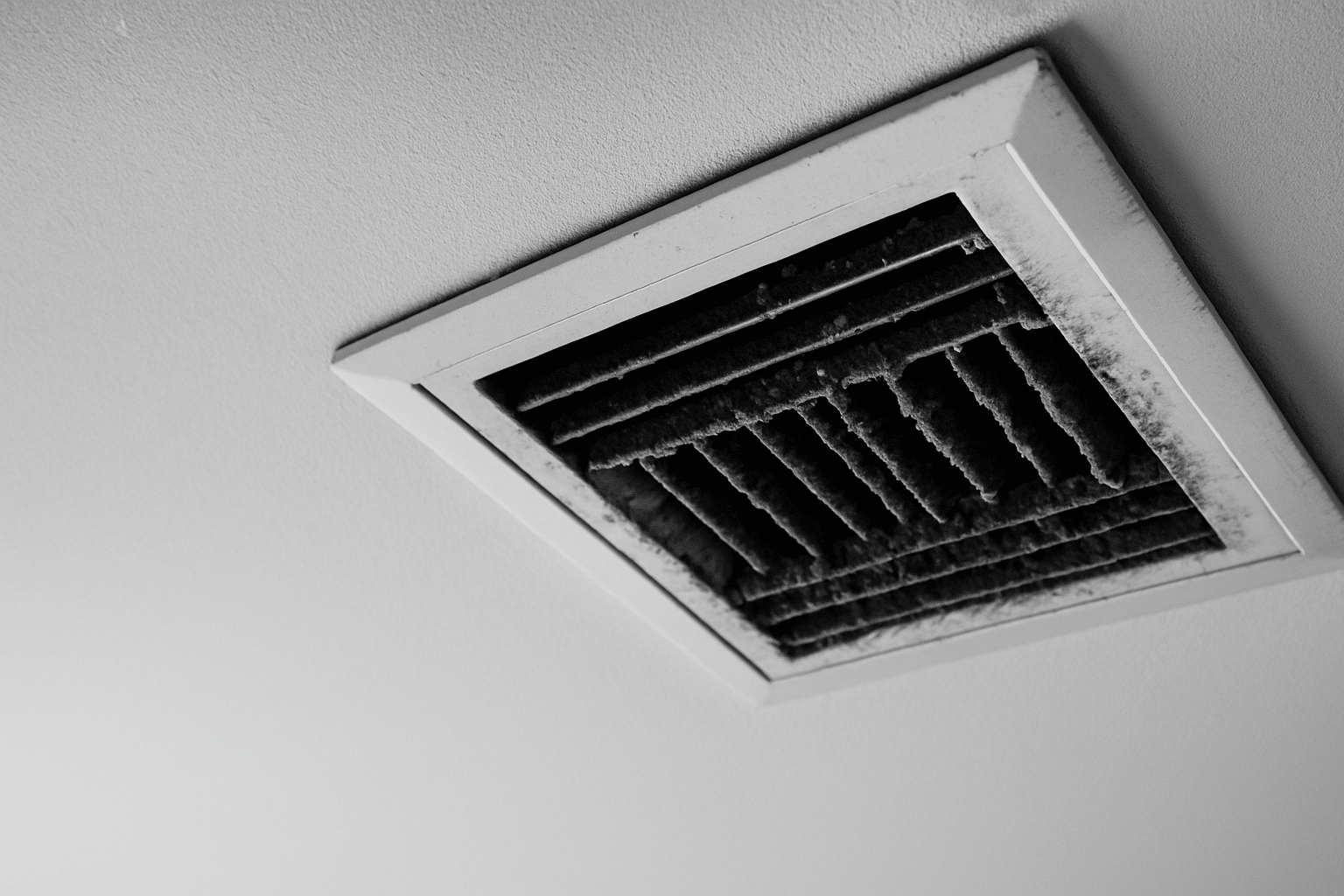 risks of neglecting ac duct cleaning dubai